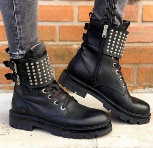 Botins pretos INUOVO